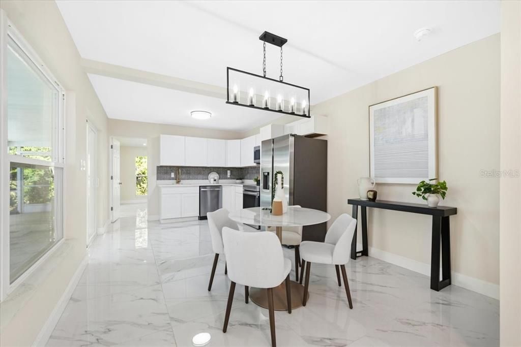 En Venta: $480,000 (4 camas, 2 baños, 1968 Pies cuadrados)