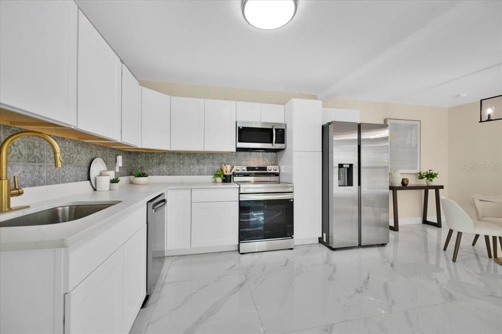 En Venta: $480,000 (4 camas, 2 baños, 1968 Pies cuadrados)