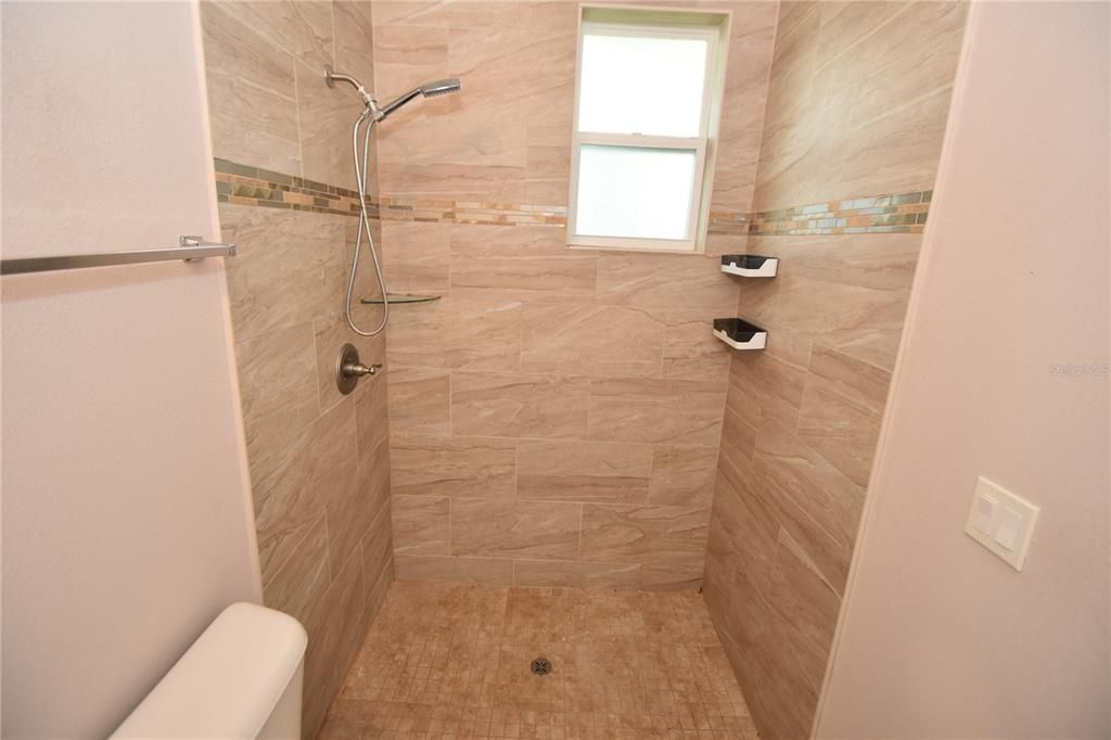 For Rent: $1,950 (4 beds, 2 baths, 1492 Square Feet)