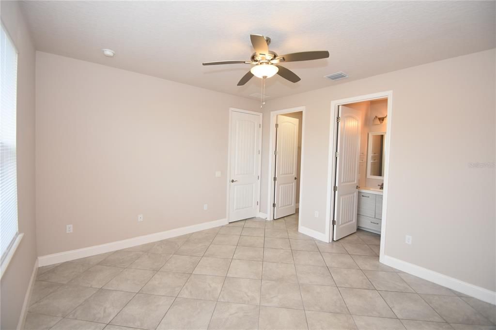 For Rent: $1,950 (4 beds, 2 baths, 1492 Square Feet)