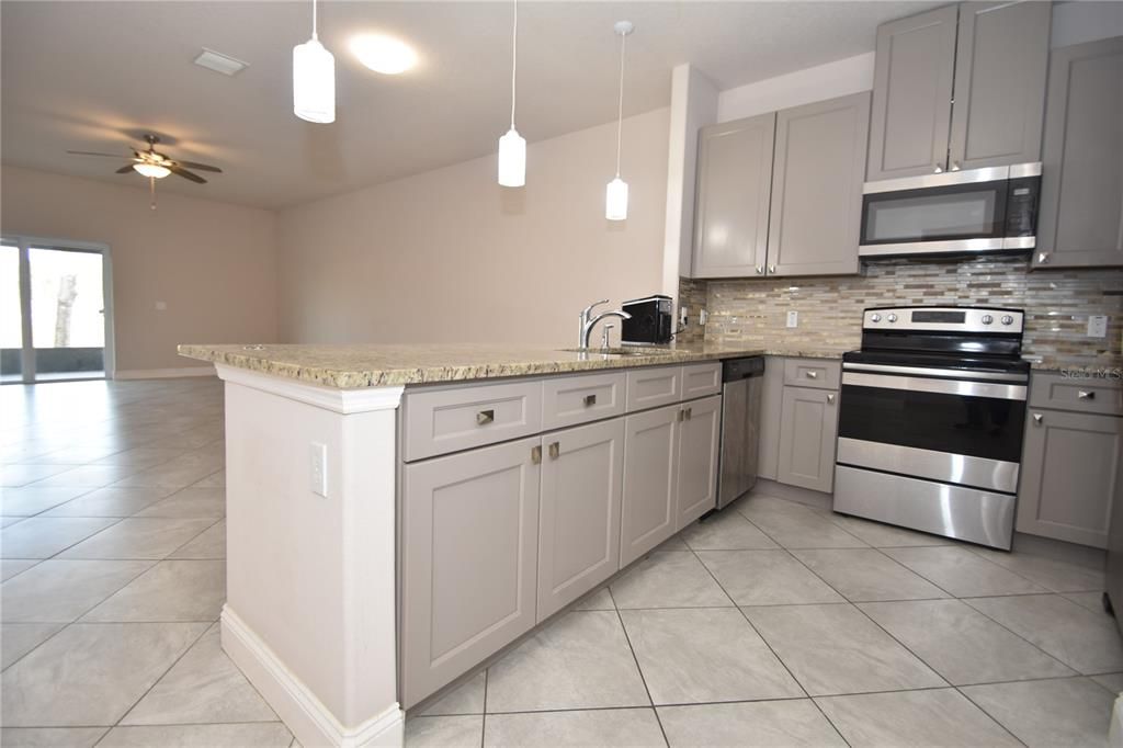 For Rent: $1,950 (4 beds, 2 baths, 1492 Square Feet)