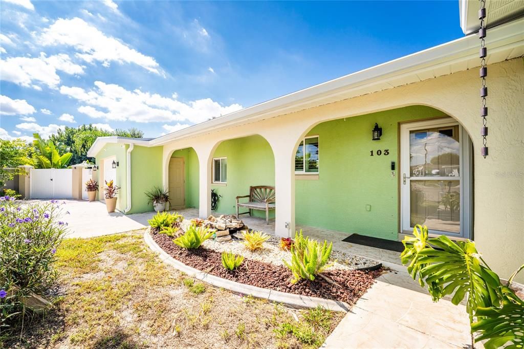 Active With Contract: $589,000 (3 beds, 3 baths, 1935 Square Feet)