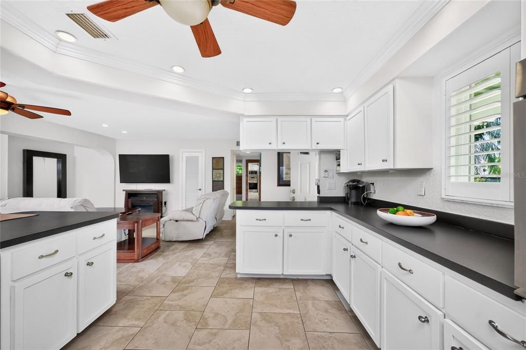 Active With Contract: $589,000 (3 beds, 3 baths, 1935 Square Feet)