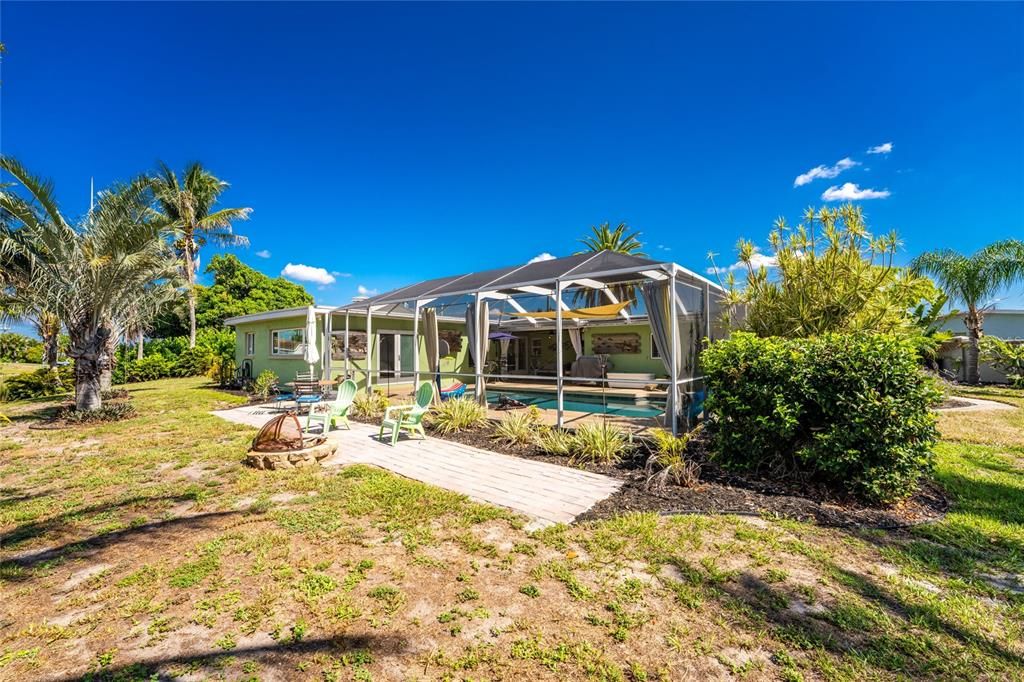 Active With Contract: $589,000 (3 beds, 3 baths, 1935 Square Feet)