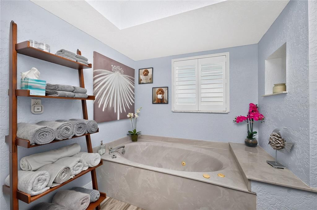 Active With Contract: $589,000 (3 beds, 3 baths, 1935 Square Feet)