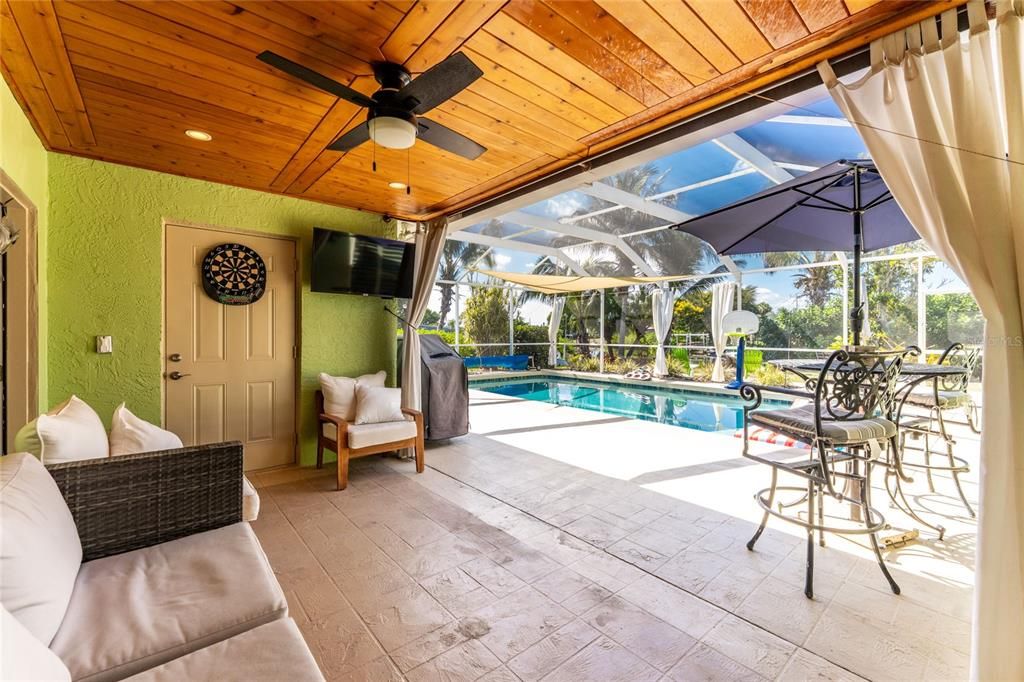 Active With Contract: $589,000 (3 beds, 3 baths, 1935 Square Feet)