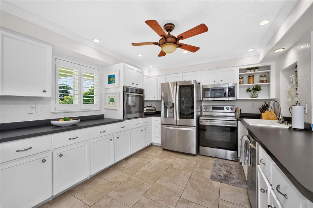 Active With Contract: $589,000 (3 beds, 3 baths, 1935 Square Feet)