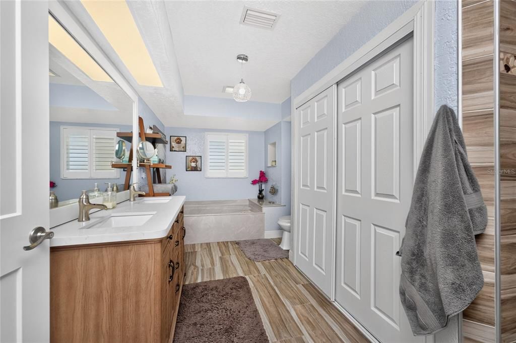 Active With Contract: $589,000 (3 beds, 3 baths, 1935 Square Feet)