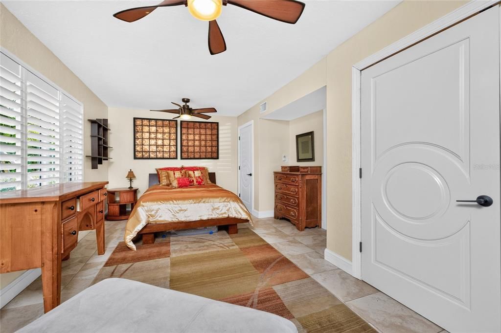 Active With Contract: $589,000 (3 beds, 3 baths, 1935 Square Feet)