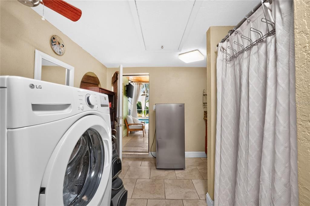 Active With Contract: $589,000 (3 beds, 3 baths, 1935 Square Feet)