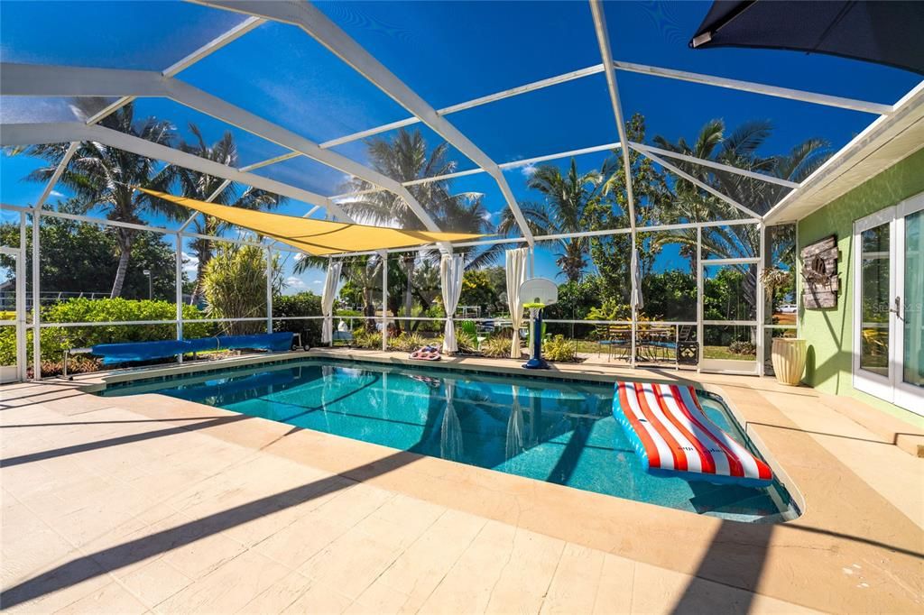 Active With Contract: $589,000 (3 beds, 3 baths, 1935 Square Feet)