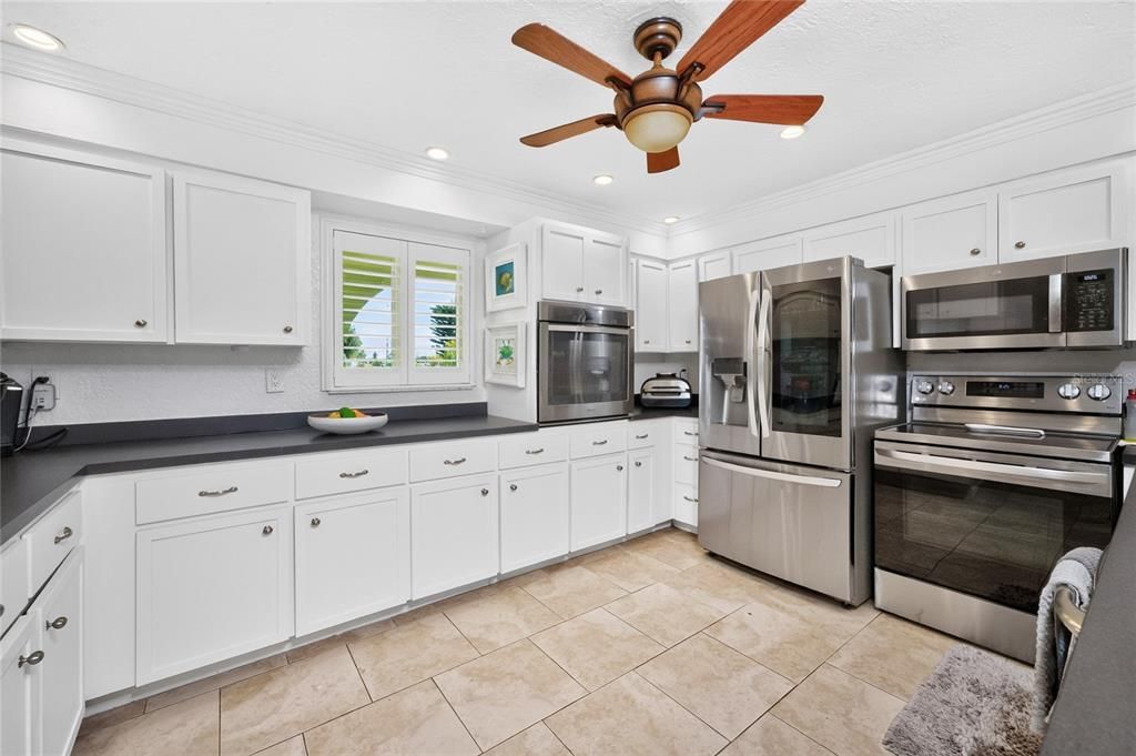 Active With Contract: $589,000 (3 beds, 3 baths, 1935 Square Feet)