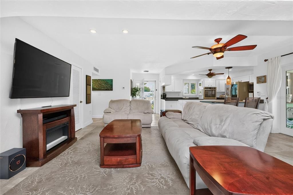 Active With Contract: $589,000 (3 beds, 3 baths, 1935 Square Feet)