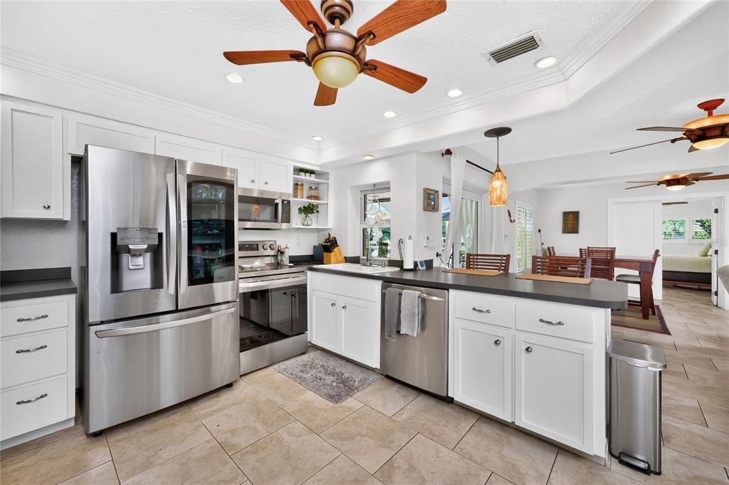 Active With Contract: $589,000 (3 beds, 3 baths, 1935 Square Feet)