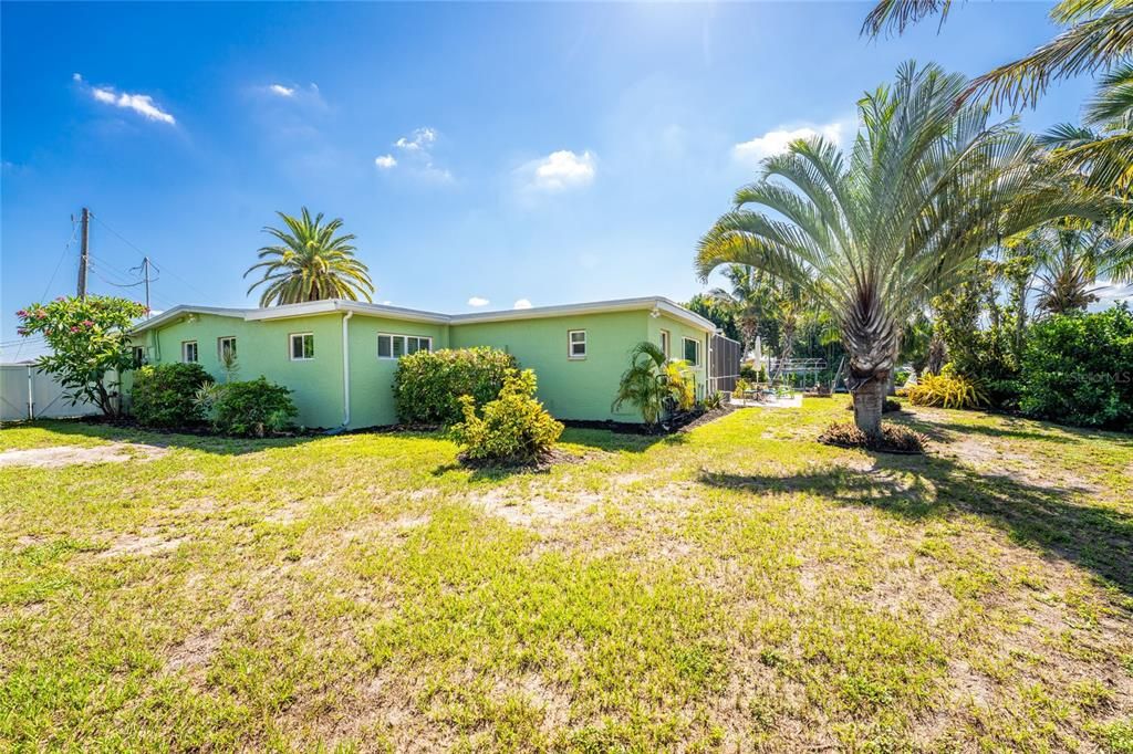 Active With Contract: $589,000 (3 beds, 3 baths, 1935 Square Feet)