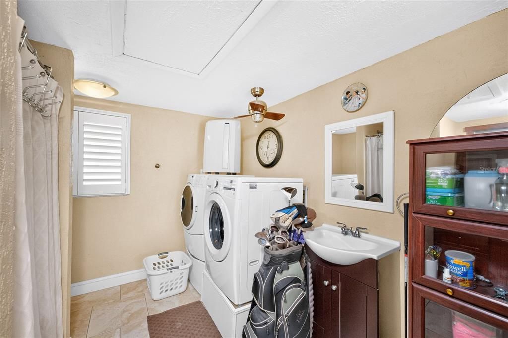Active With Contract: $589,000 (3 beds, 3 baths, 1935 Square Feet)