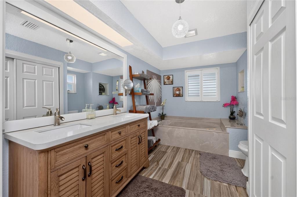 Active With Contract: $589,000 (3 beds, 3 baths, 1935 Square Feet)
