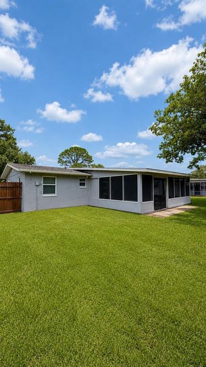 For Sale: $249,900 (2 beds, 1 baths, 792 Square Feet)