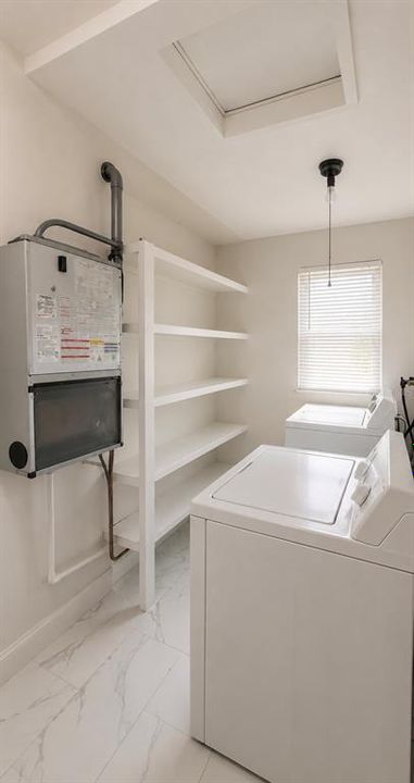 For Sale: $249,900 (2 beds, 1 baths, 792 Square Feet)