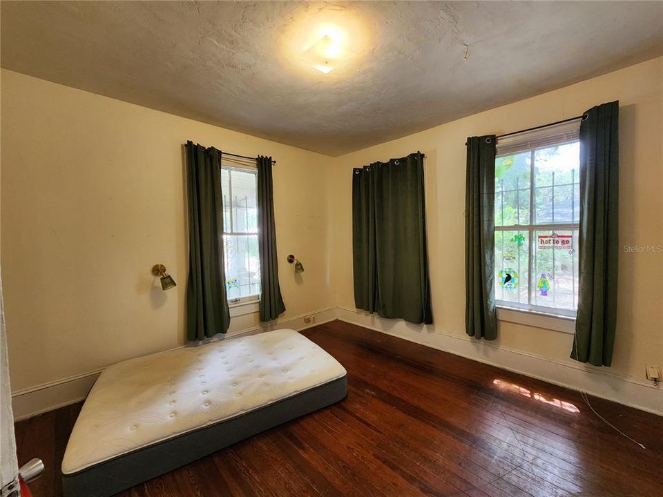 В аренду: $1,600 (3 спален, 1 ванн, 1146 Квадратных фут)