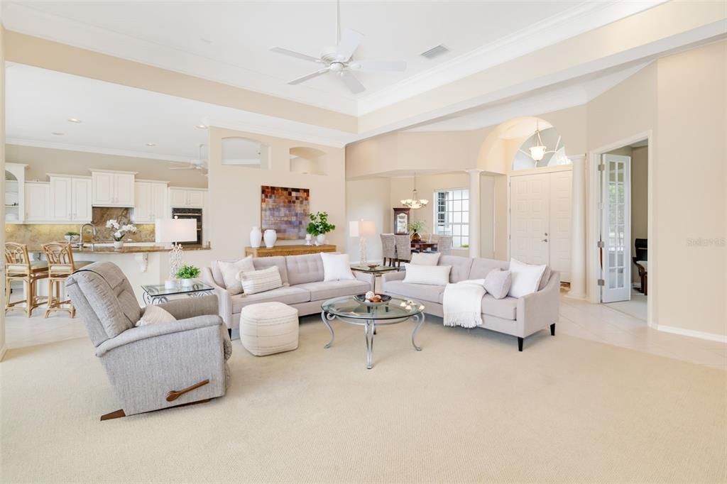 En Venta: $785,000 (3 camas, 3 baños, 2732 Pies cuadrados)