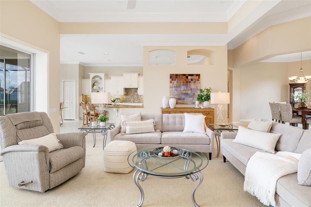 En Venta: $785,000 (3 camas, 3 baños, 2732 Pies cuadrados)