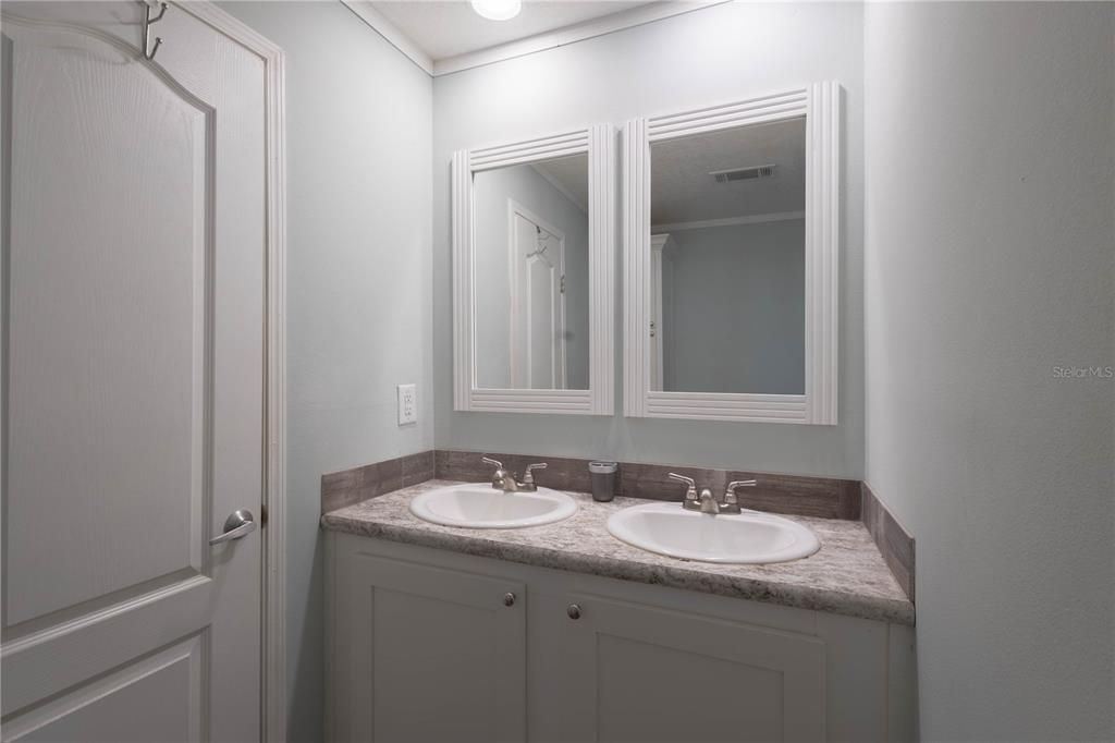 В аренду: $1,600 (3 спален, 2 ванн, 1579 Квадратных фут)