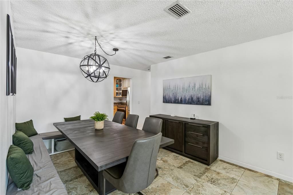На продажу: $369,900 (3 спален, 2 ванн, 1623 Квадратных фут)