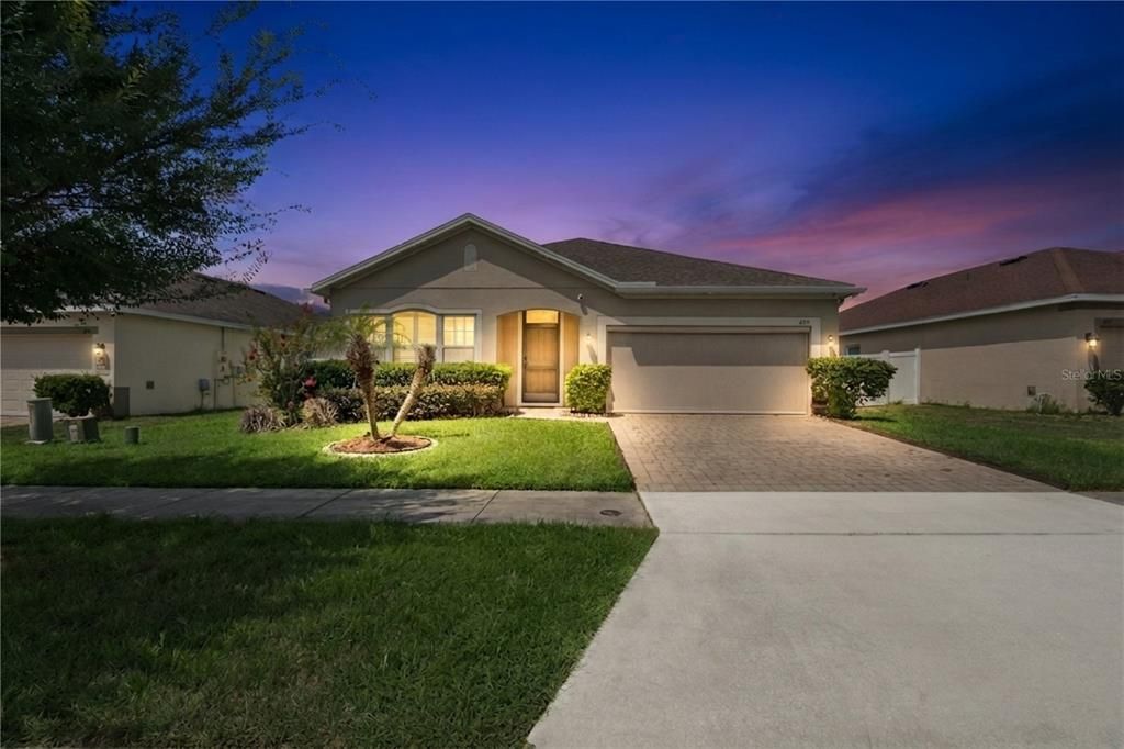For Sale: $400,000 (4 beds, 2 baths, 1932 Square Feet)