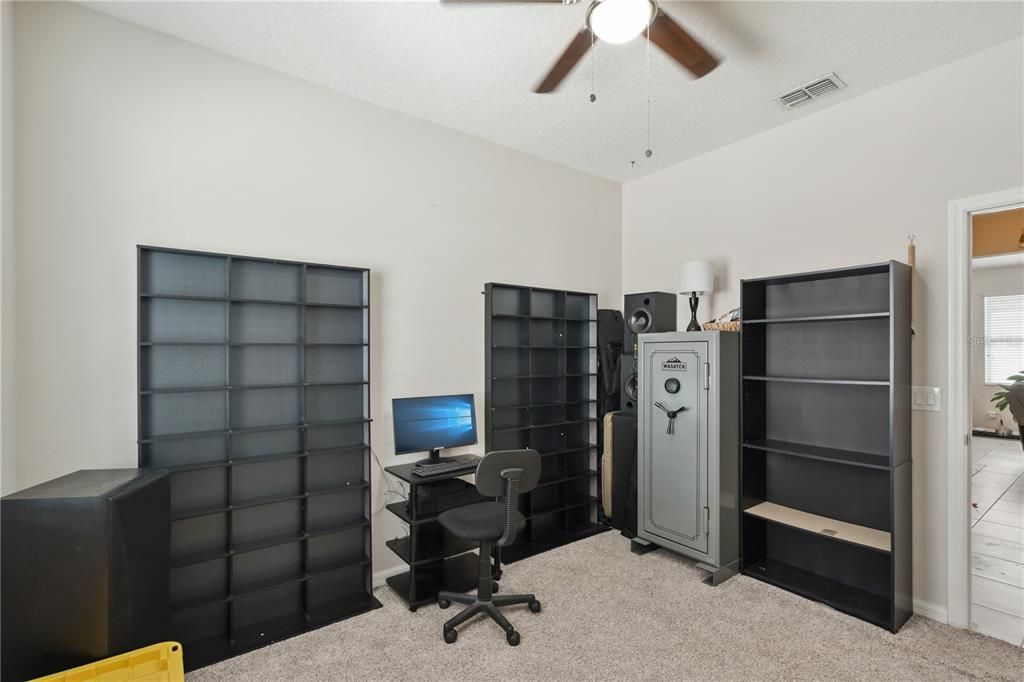For Sale: $400,000 (4 beds, 2 baths, 1932 Square Feet)
