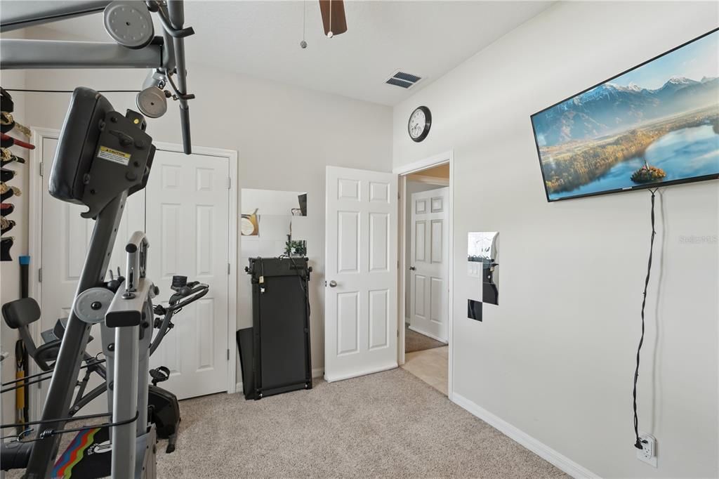 For Sale: $400,000 (4 beds, 2 baths, 1932 Square Feet)