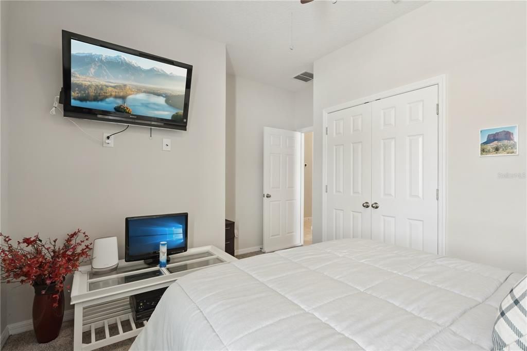 For Sale: $400,000 (4 beds, 2 baths, 1932 Square Feet)