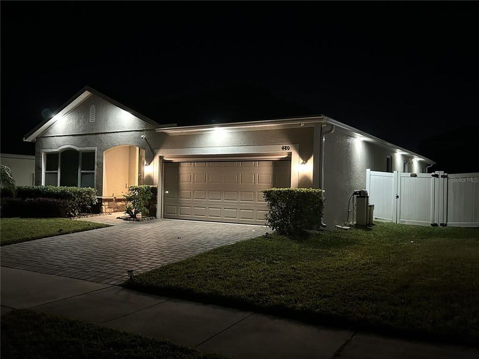 For Sale: $400,000 (4 beds, 2 baths, 1932 Square Feet)