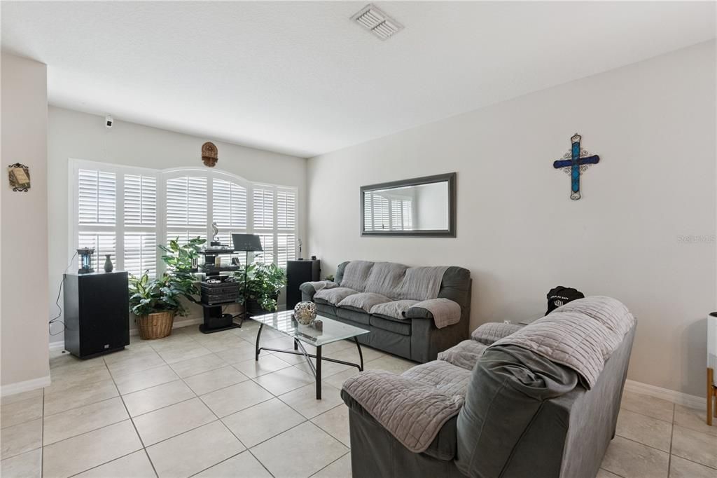 For Sale: $400,000 (4 beds, 2 baths, 1932 Square Feet)