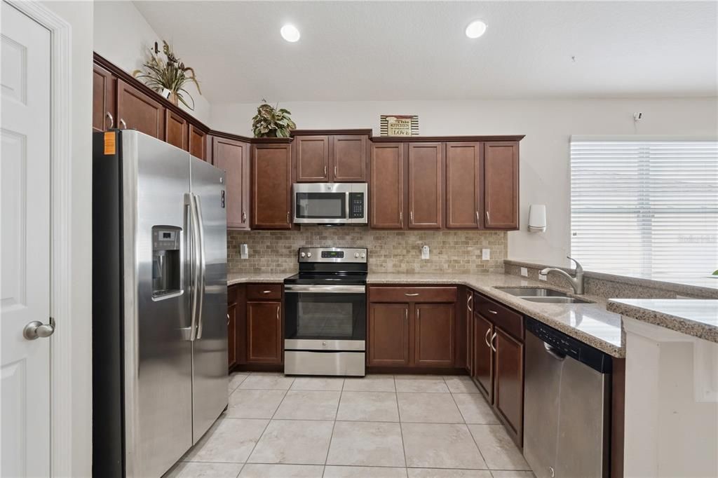 For Sale: $400,000 (4 beds, 2 baths, 1932 Square Feet)