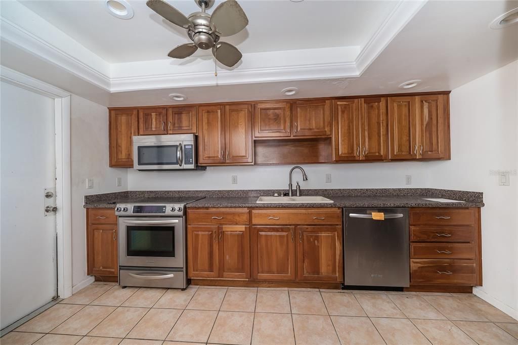На продажу: $399,900 (3 спален, 2 ванн, 1670 Квадратных фут)