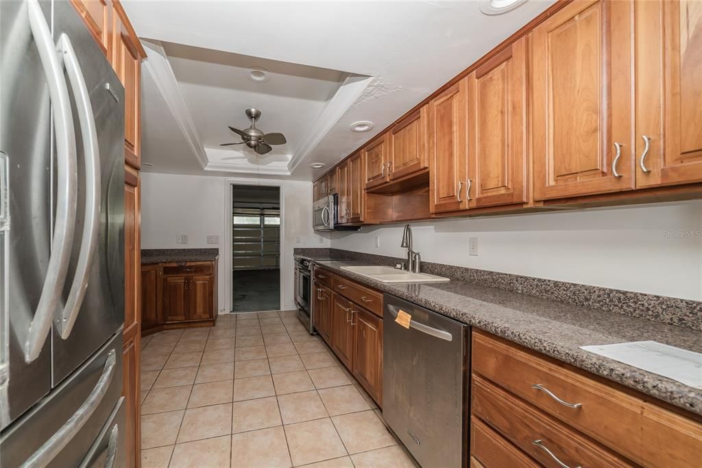 На продажу: $399,900 (3 спален, 2 ванн, 1670 Квадратных фут)