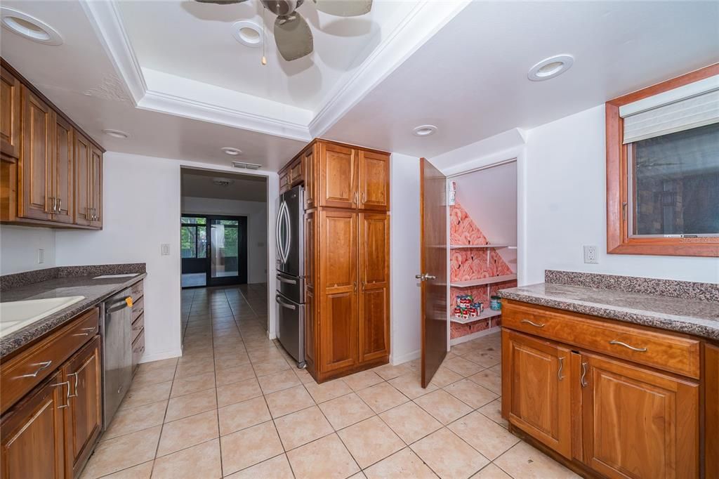 На продажу: $399,900 (3 спален, 2 ванн, 1670 Квадратных фут)