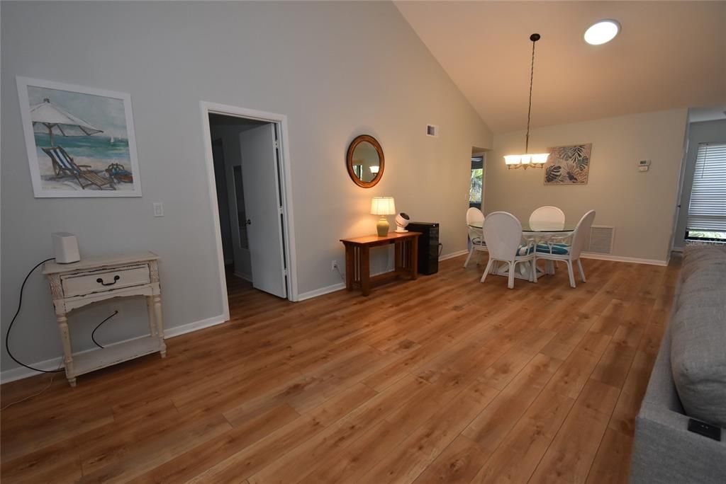 В аренду: $2,200 (2 спален, 2 ванн, 1112 Квадратных фут)