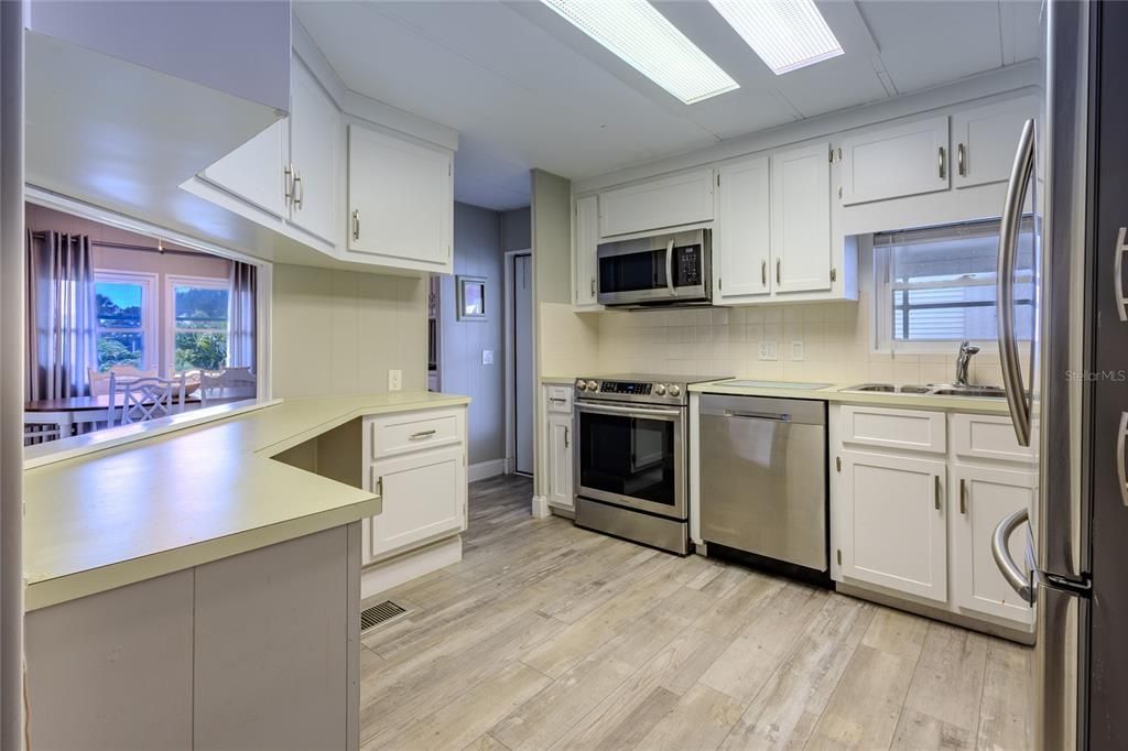 На продажу: $189,000 (2 спален, 2 ванн, 1056 Квадратных фут)