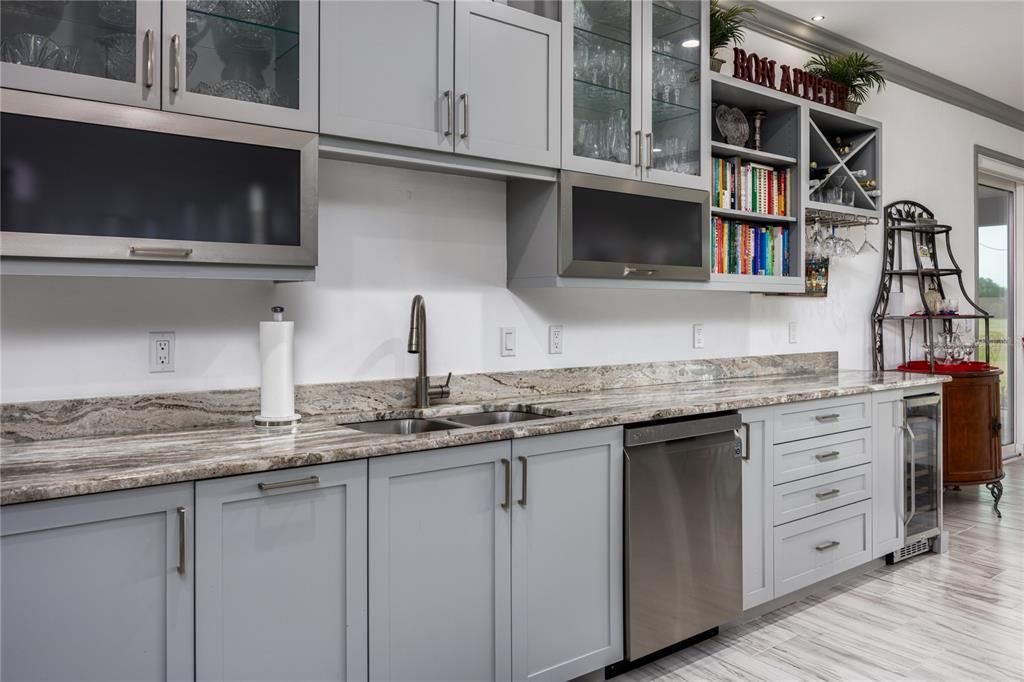 For Sale: $995,500 (3 beds, 2 baths, 2923 Square Feet)