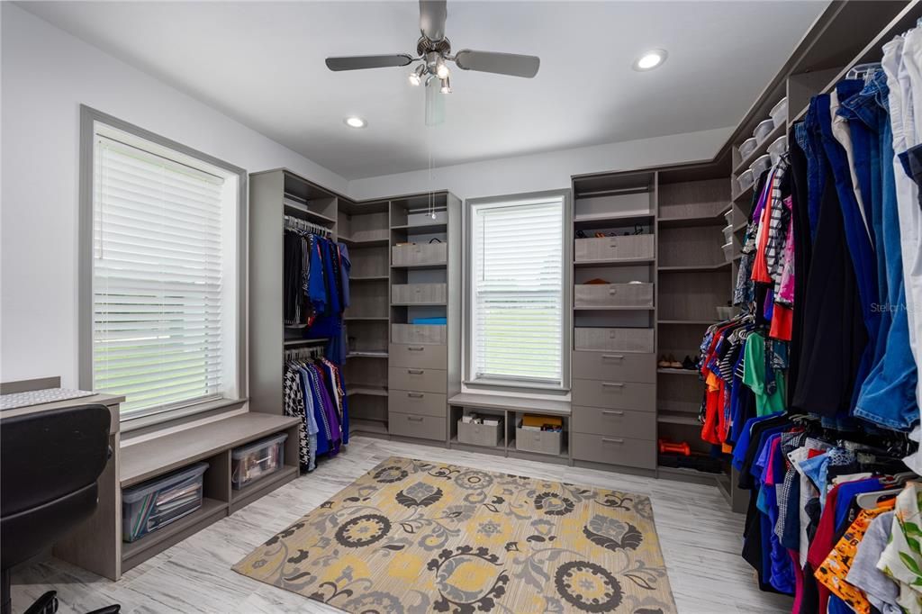 For Sale: $995,500 (3 beds, 2 baths, 2923 Square Feet)