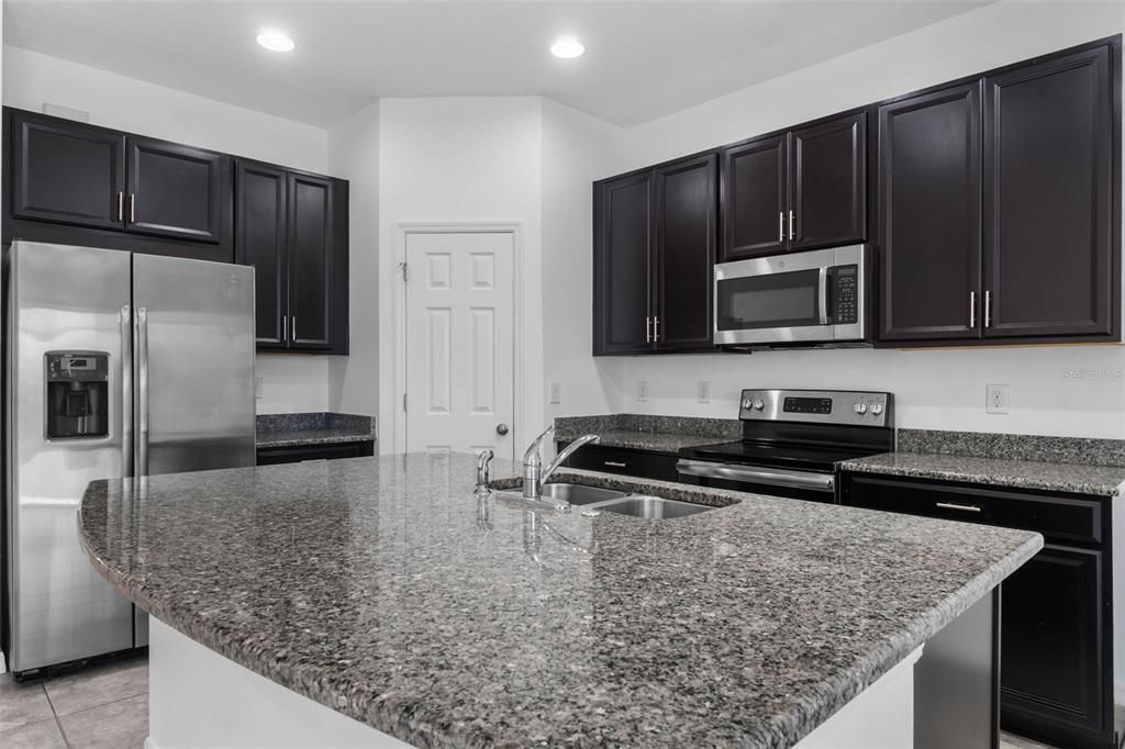 For Sale: $260,000 (3 beds, 2 baths, 1400 Square Feet)