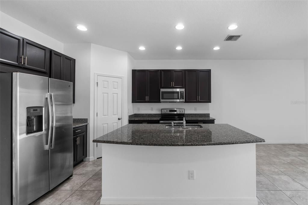 For Sale: $260,000 (3 beds, 2 baths, 1400 Square Feet)