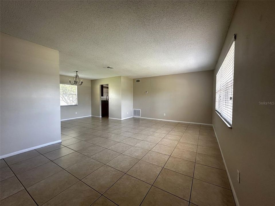 En Venta: $364,900 (3 camas, 2 baños, 1326 Pies cuadrados)
