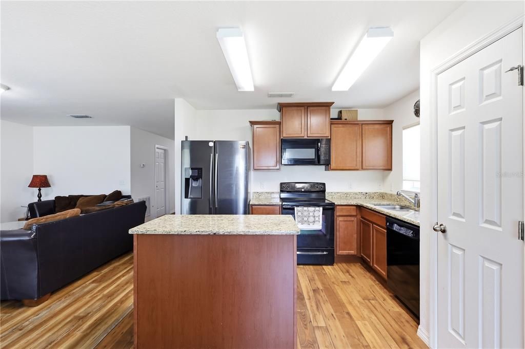 For Sale: $264,000 (3 beds, 2 baths, 1357 Square Feet)