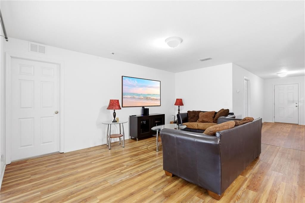 For Sale: $264,000 (3 beds, 2 baths, 1357 Square Feet)