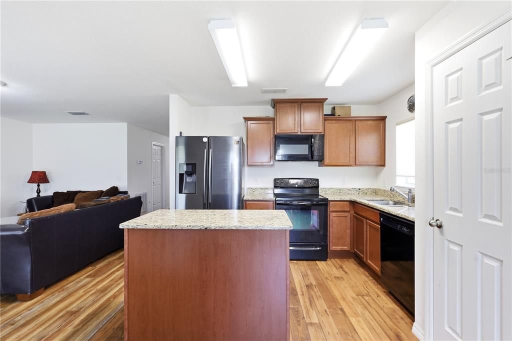 For Sale: $264,000 (3 beds, 2 baths, 1357 Square Feet)