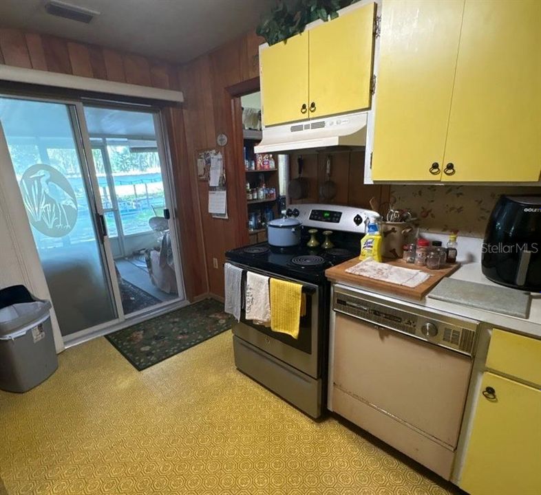 На продажу: $309,990 (2 спален, 2 ванн, 1400 Квадратных фут)