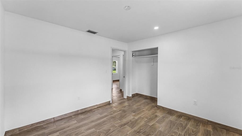 На продажу: $349,900 (5 спален, 2 ванн, 1971 Квадратных фут)